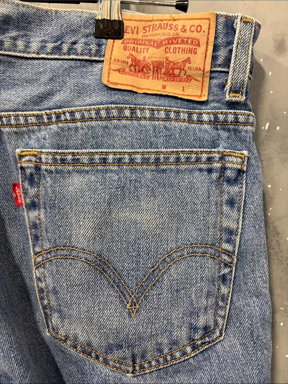 Vintage 2004 Levi's Light Blue Relaxed Fit Men's Jeans